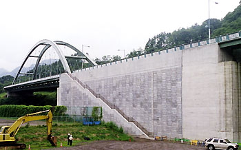 【群馬県】尾坂橋半島部擁壁工事